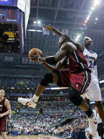 穆古鲁扎爆冷击败热火，精彩发挥引爆全场！的简单介绍